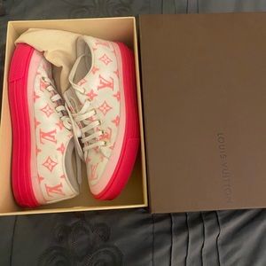 Luis Vuitton sneakers 37.5/7